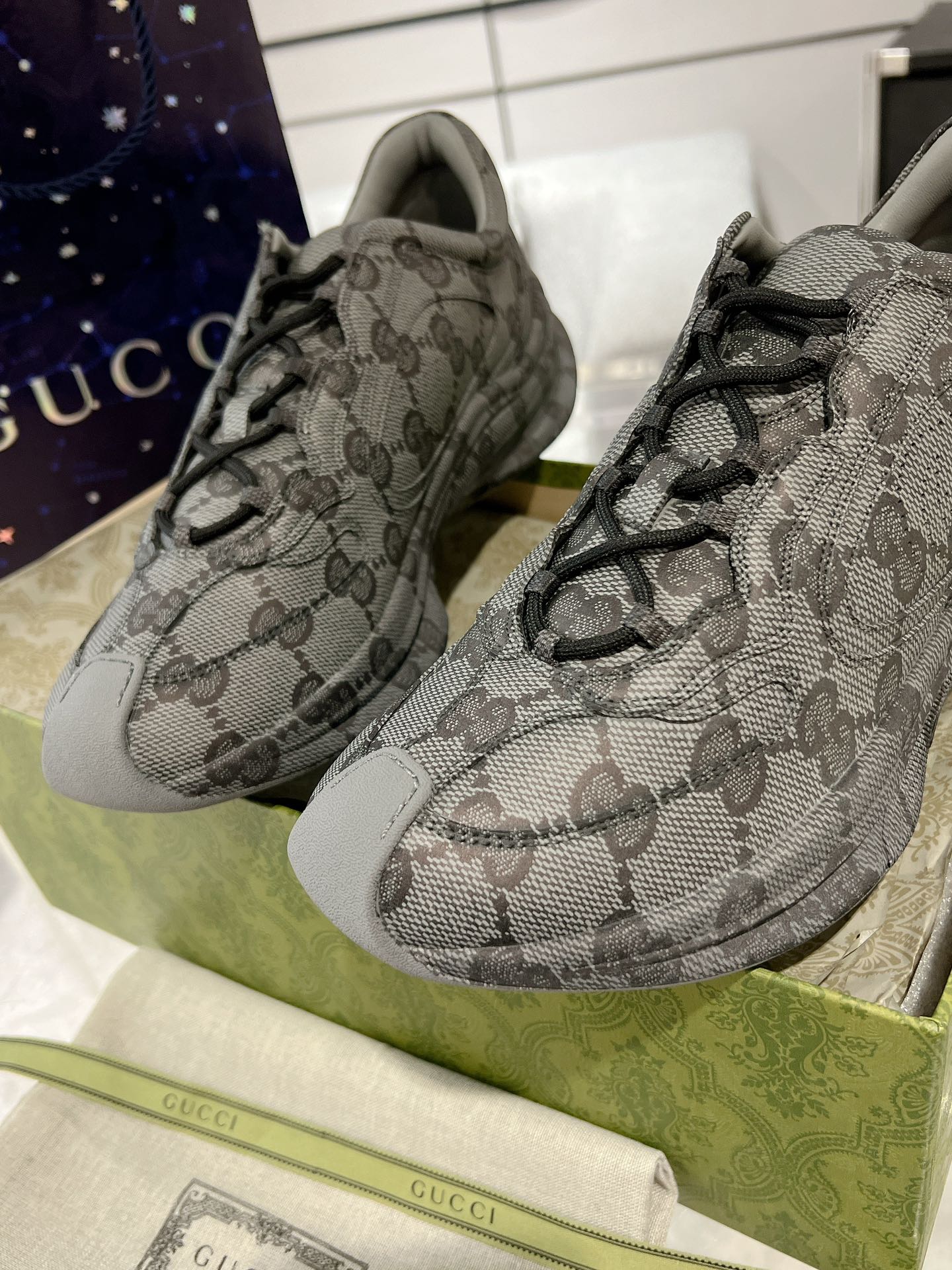 Gucci Run Shoes - Image 9